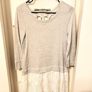 Cute anthropologie top! So cute with leggings or jeans! Size small